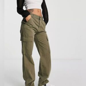 NWT Stradivarius green straight leg cargo pants